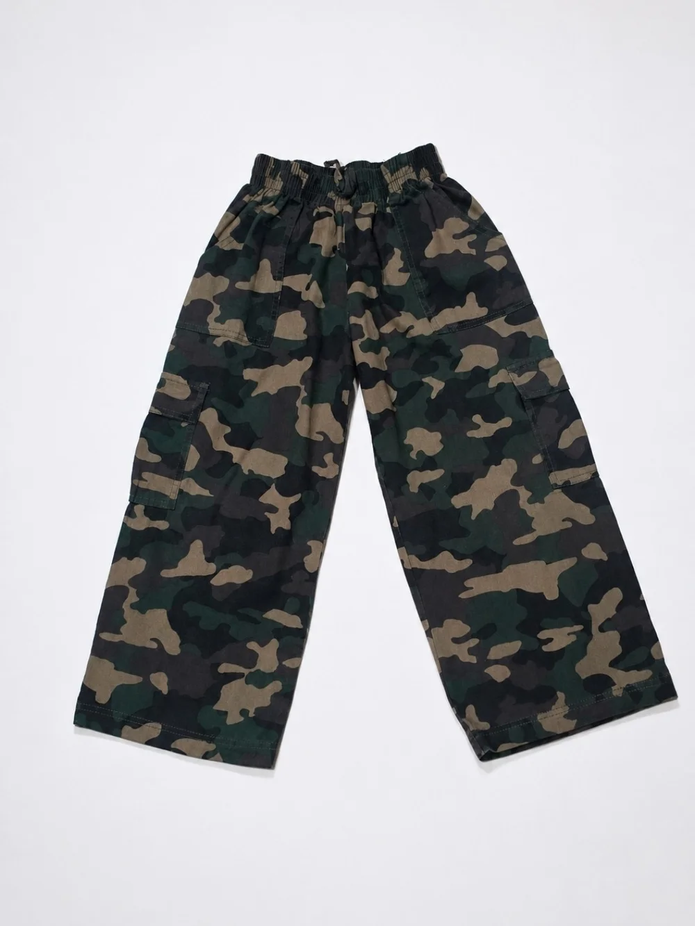 Kids Camo Cargo Wide-Leg Pants - Green. Size 6/7